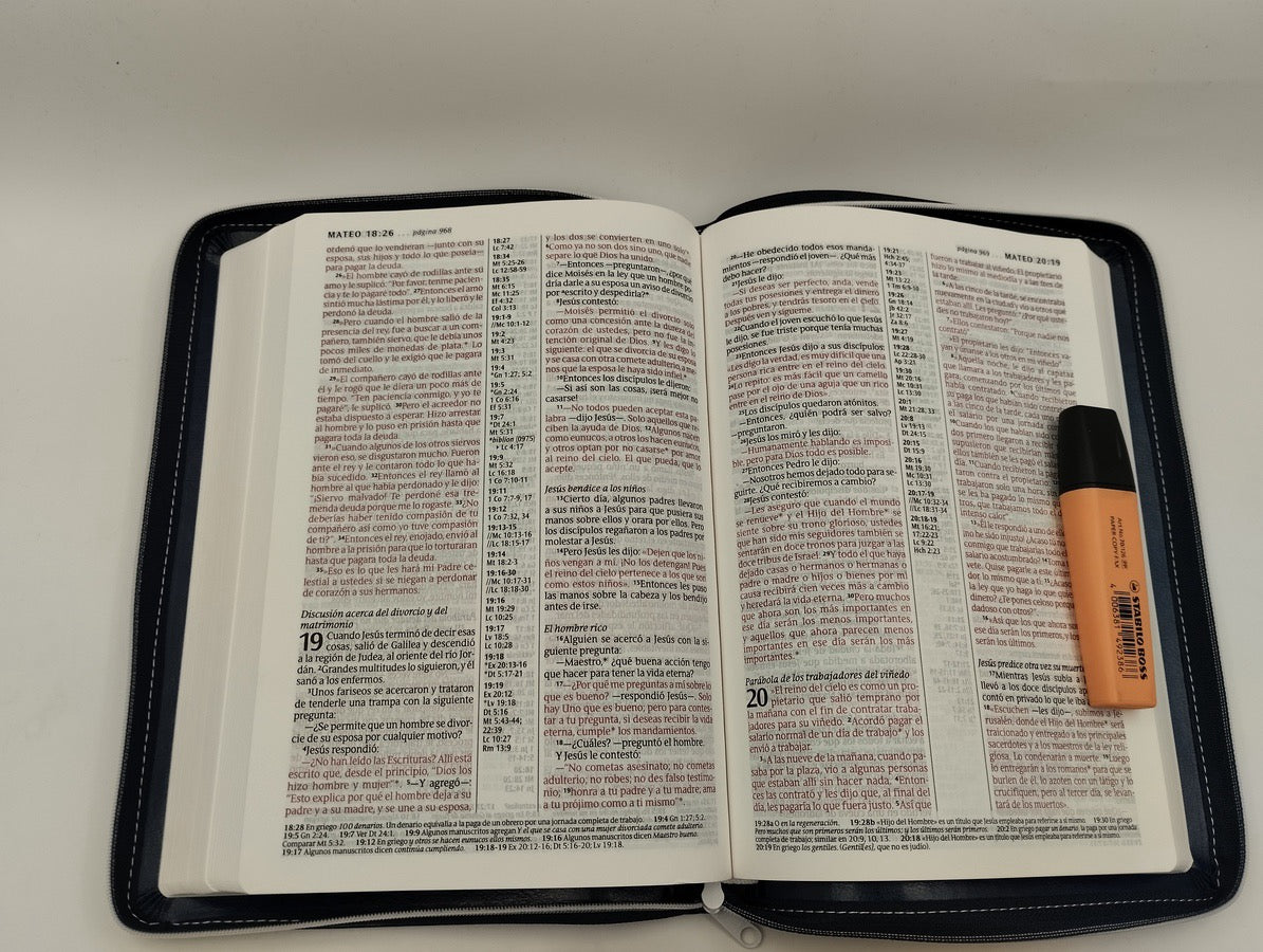 Biblia NTV Letra Grande azul con cierre